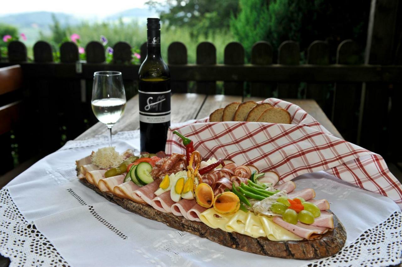 Weingut Stoff Bed & Breakfast Kitzeck im Sausal Dış mekan fotoğraf